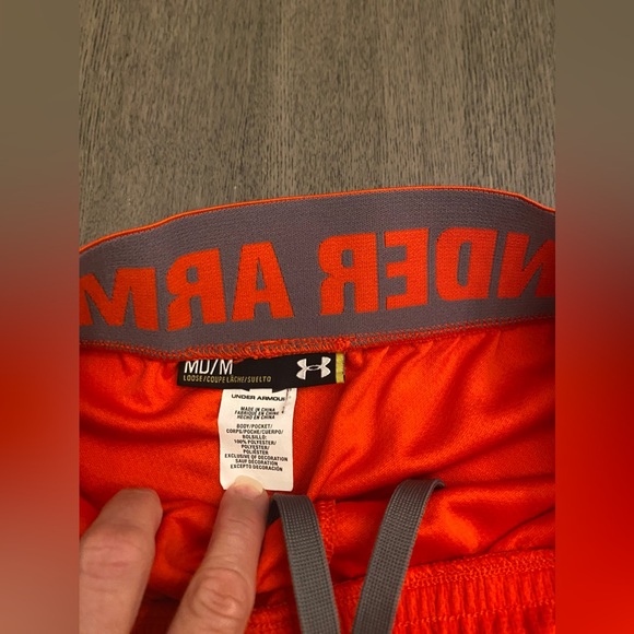 Men’s Under Armour orange baseline shorts size Medium - Picture 5 of 6